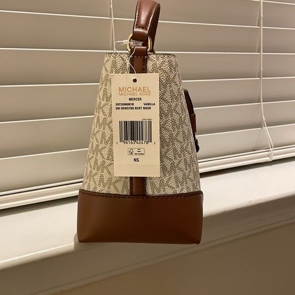 Michael Kors XS Suri Mini Bucket Crossbody Drawstring - Picture 3 of 9